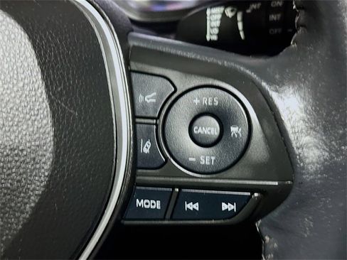 Certified 2022 Toyota Corolla Cross LE image 27