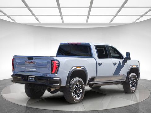 Used 2024 GMC Sierra 2500 AT4X image 4