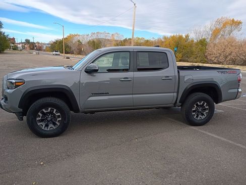 Used 2021 Toyota Tacoma TRD Off-Road image 2