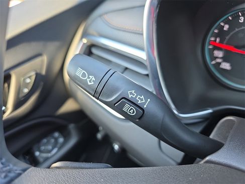 Used 2023 Chevrolet Equinox Premier image 22