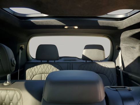 Used 2023 BMW X7 xDrive40i w/ M Sport Package image 25