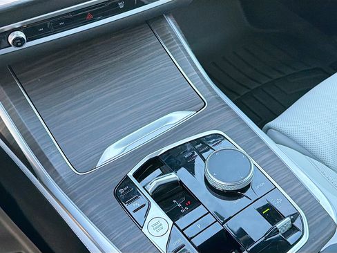 Used 2023 BMW X7 xDrive40i w/ Premium Package image 31