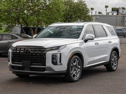 Used 2024 Hyundai Palisade Limited FWD image 3