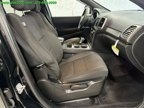 Used 2018 Jeep Grand Cherokee Laredo AWD/4WD image 21