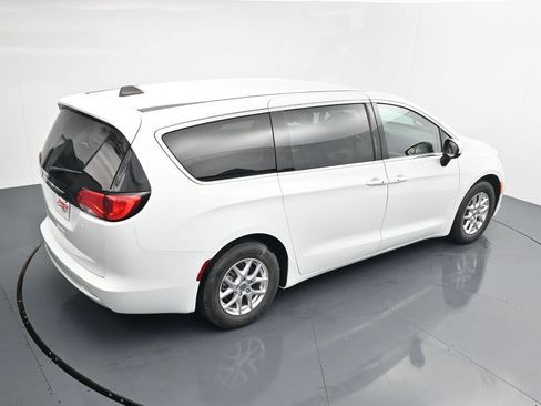 Used 2023 Chrysler Voyager LX FWD image 30