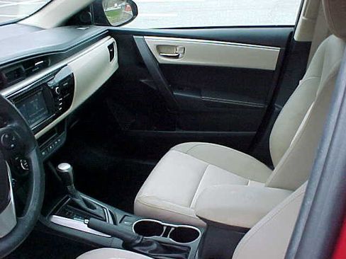 Used 2015 Toyota Corolla LE image 16