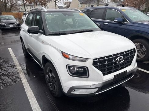 Used 2023 Hyundai Venue Limited image 1