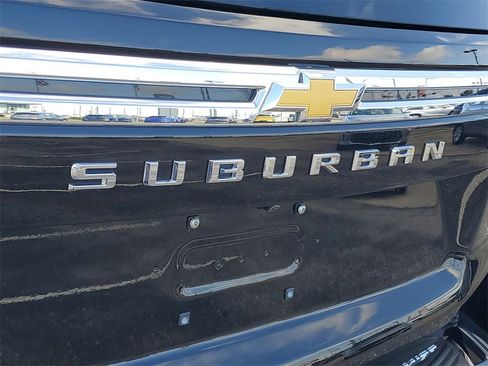Used 2024 Chevrolet Suburban Premier image 28