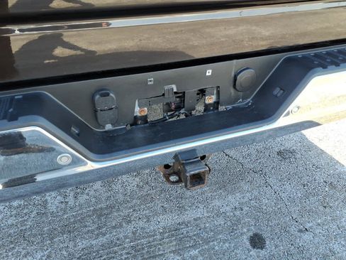 Used 2020 Chevrolet Silverado 1500 LTZ w/ LTZ Premium Package AWD/4WD image 13