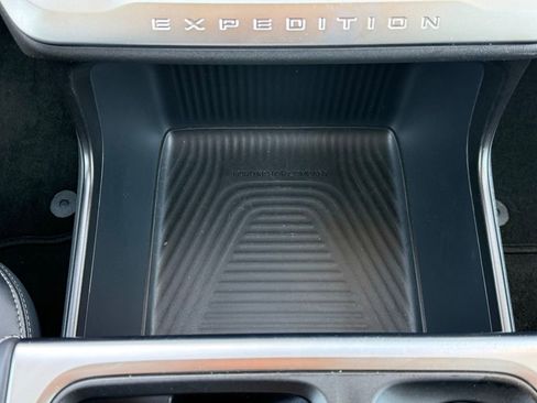 Used 2025 Ford Expedition Max Platinum AWD/4WD image 36