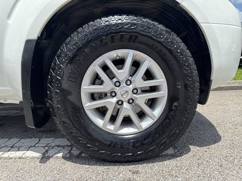 Used 2019 Nissan Frontier SV RWD image 9