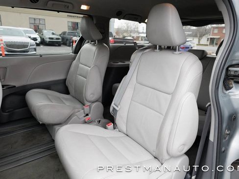 Used 2019 Toyota Sienna XLE w/ XLE Navigation Package image 38