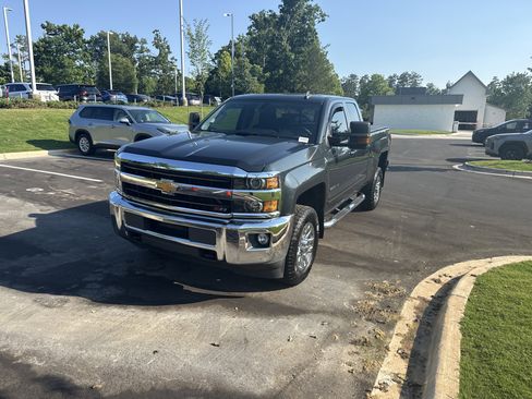 Used 2018 Chevrolet Silverado 2500 LT w/ LT Plus Package AWD/4WD image 5