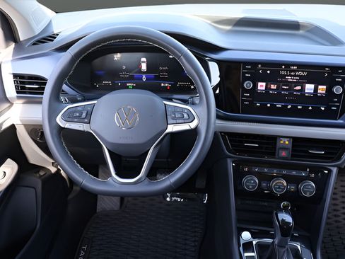Used 2024 Volkswagen Taos SE FWD image 15