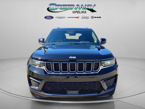 New 2025 Jeep Grand Cherokee Laredo image 2