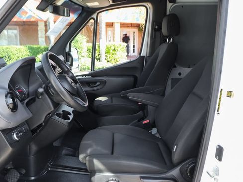 Used 2025 Mercedes-Benz Sprinter 2500 image 23