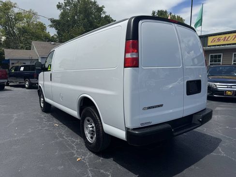Used 2021 Chevrolet Express 2500 RWD image 4