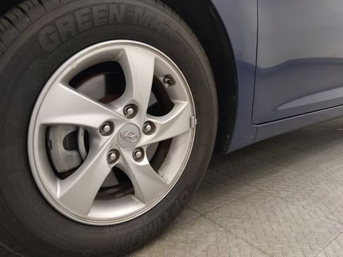 Used 2015 Hyundai Elantra SE image 31
