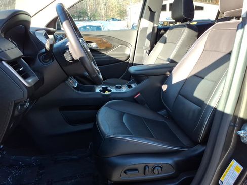 Used 2019 GMC Terrain Denali w/ Advanced Safety Package image 8