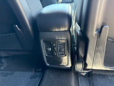 Used 2022 Jeep Grand Cherokee Laredo E RWD image 28