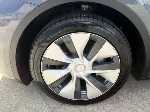 Used 2023 Tesla Model Y Long Range AWD/4WD image 14