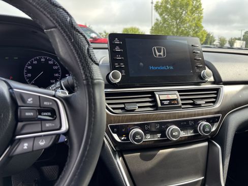 Used 2020 Honda Accord Touring image 30