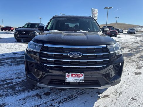 Used 2025 Ford Explorer Active image 2