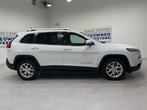 Used 2015 Jeep Cherokee Latitude FWD image 9