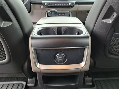 Used 2025 Kia Carnival image 27