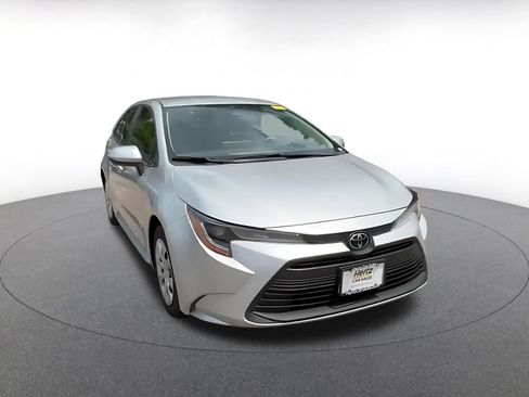 Used 2025 Toyota Corolla LE FWD image 3