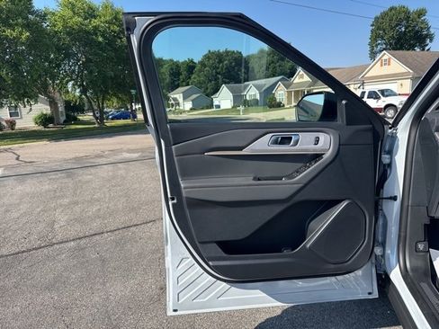 New 2025 Ford Explorer Active w/ Active Comfort Package image 17