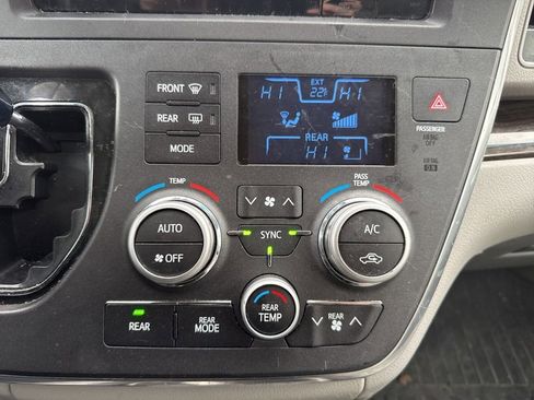 Used 2017 Toyota Sienna XLE image 14