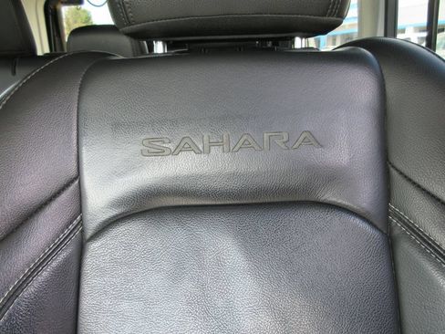 Used 2018 Jeep Wrangler Unlimited Sahara AWD/4WD image 21