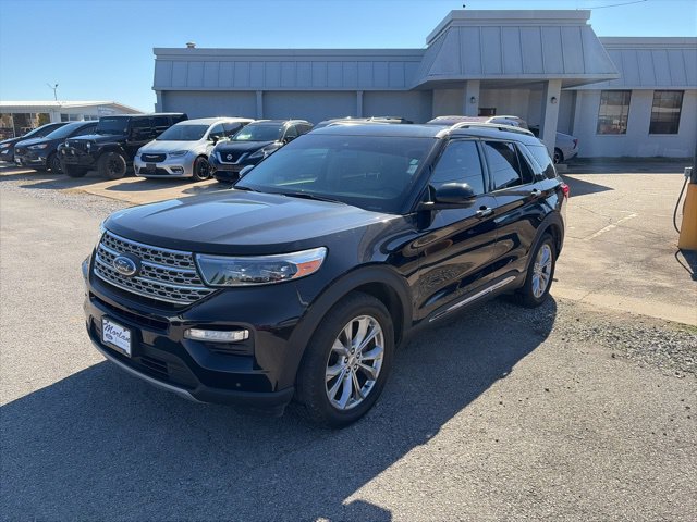 Used 2021 Ford Explorer Limited w/ Equipment Group 301A AWD/4WD image 2