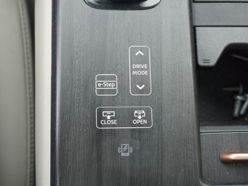 Used 2023 Nissan Ariya AWD image 13