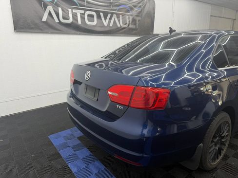 Used 2012 Volkswagen Jetta TDI FWD image 3
