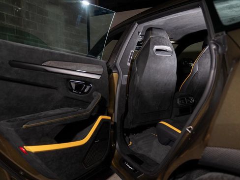 Used 2024 Lamborghini Urus Performante AWD/4WD image 27