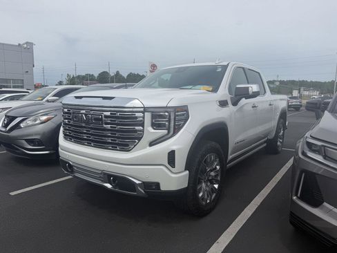 Used 2023 GMC Sierra 1500 Denali w/ Denali Reserve Package AWD/4WD image 3