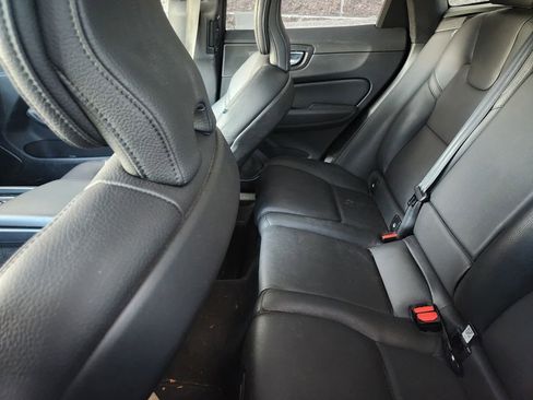 Used 2023 Volvo XC60 B5 Plus image 10