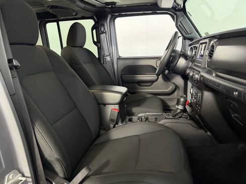 Used 2023 Jeep Wrangler Unlimited w/ Cold Weather Group AWD/4WD image 32