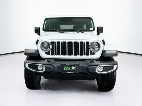 Used 2025 Jeep Wrangler Unlimited Sahara AWD/4WD image 2