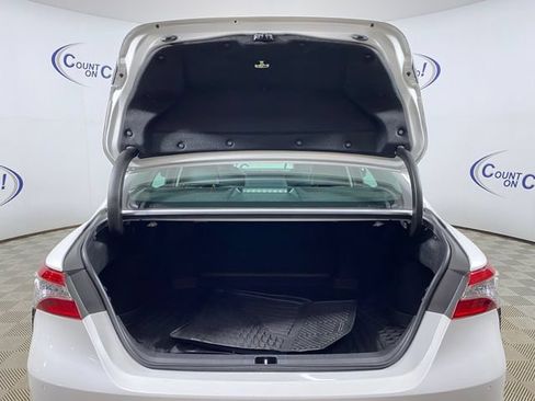 Used 2018 Toyota Camry XSE FWD image 6