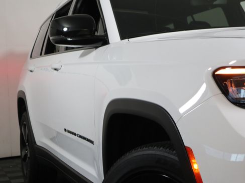 Used 2023 Jeep Grand Cherokee L Laredo AWD/4WD image 3