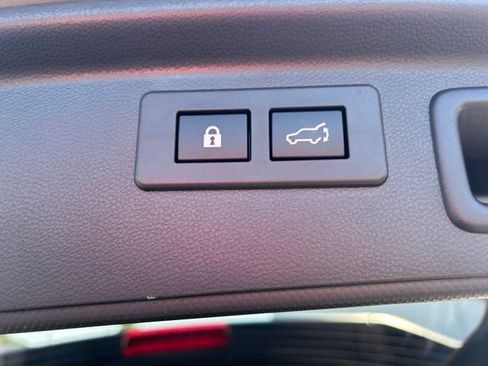 Used 2024 Subaru Forester Premium AWD/4WD image 11