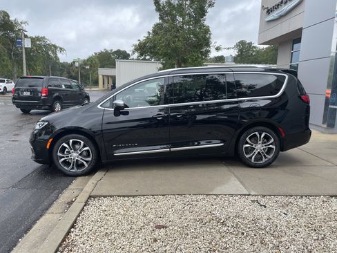 New 2026 Chrysler Pacifica Pinnacle image 4