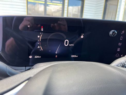 Used 2025 Buick Envista Sport Touring image 39