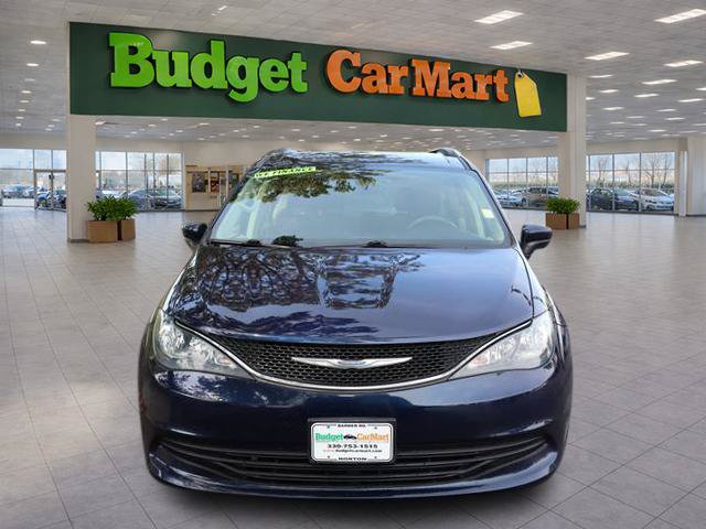 Used 2017 Chrysler Pacifica Touring FWD image 2
