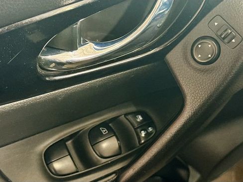 Used 2019 Nissan Rogue Sport SV w/ Technology Package AWD/4WD image 17