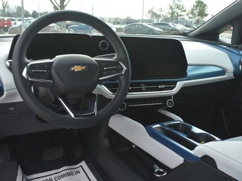 Used 2026 Chevrolet Equinox EV LT image 19