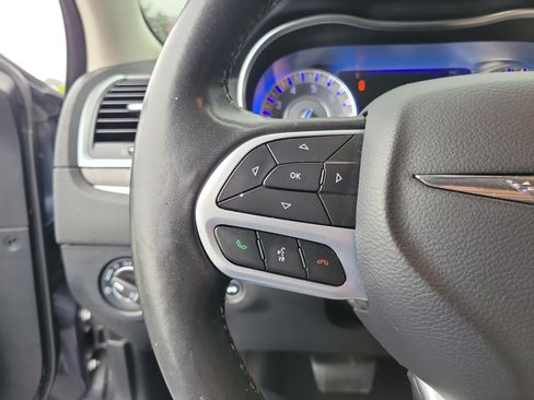 Used 2019 Chrysler 300 Limited RWD image 22